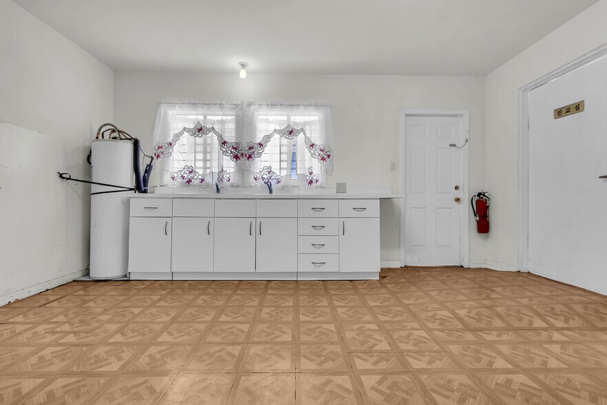 More Photos Of 9707 Flower St, Bellflower Religious Facility For Lease