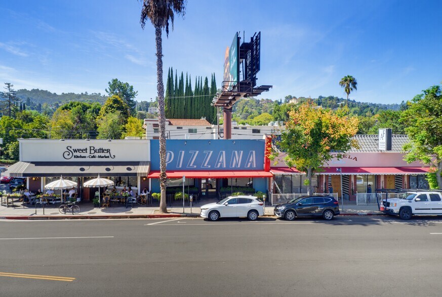 More Photos Of 13831 Ventura Blvd, Sherman Oaks Storefront For Sale