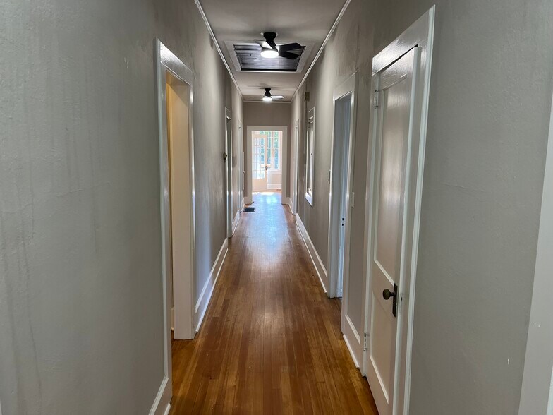More Photos Of 406 S Lewis St, Lagrange Office For Lease