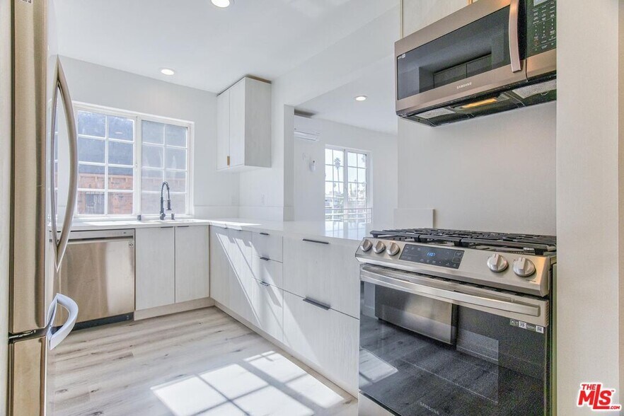 More Photos Of 158 N Edgemont St, Los Angeles Multifamily For Sale