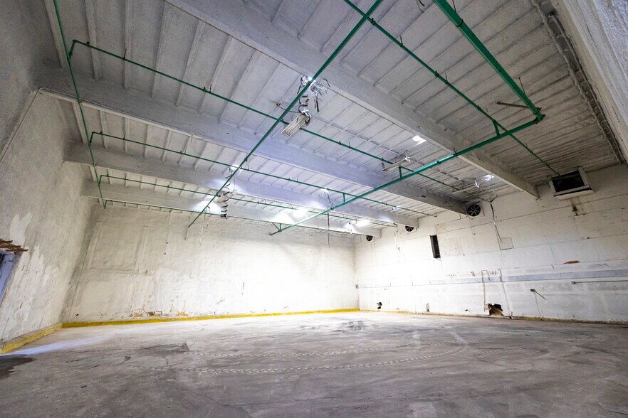 More Photos Of 200 N Uruapan Way, Dinuba Warehouse For Sale