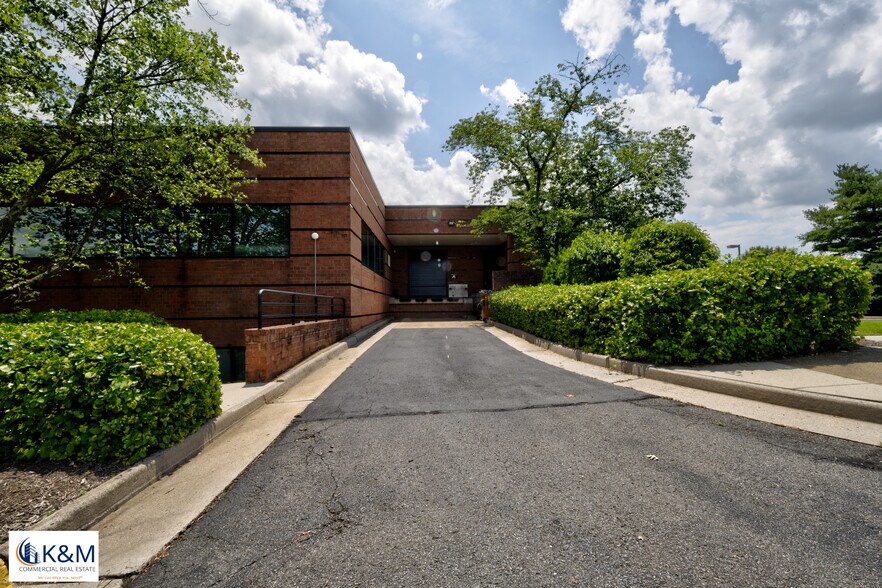 More Photos Of 14100 Park Meadow Dr, Chantilly Medical For Lease