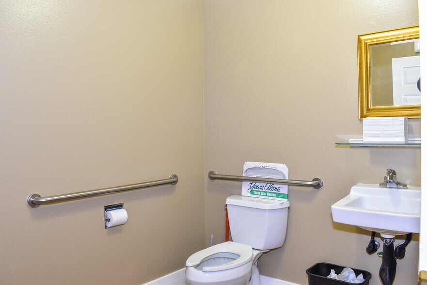 More Photos Of 1016 Court St, Medford Medical For Sale