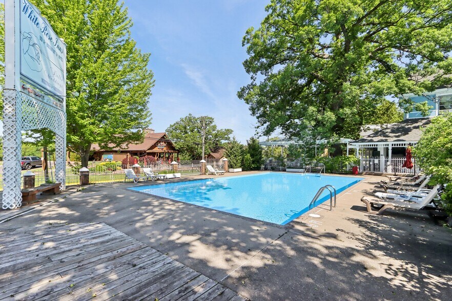 More Photos Of 910 River Rd, Wisconsin Dells Hotel For Sale