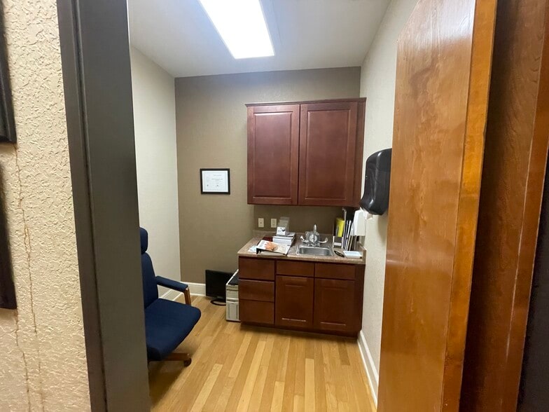 More Photos Of 8001-8003 Broadway St, San Antonio Unknown For Lease