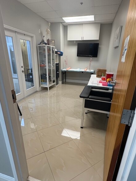 More Photos Of 12701 S John Young Pky, Orlando Unknown For Lease