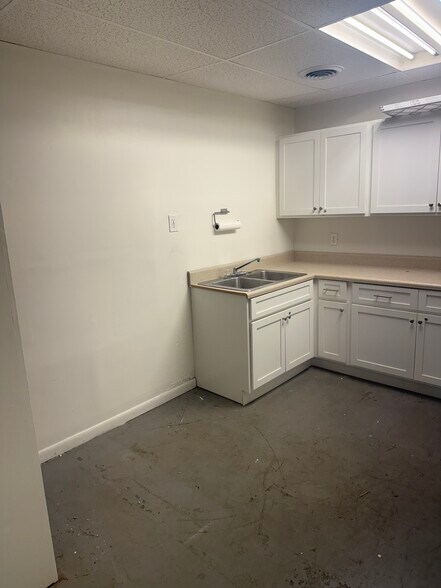 More Photos Of 2135 Utopia Ave, Nashville Warehouse For Lease