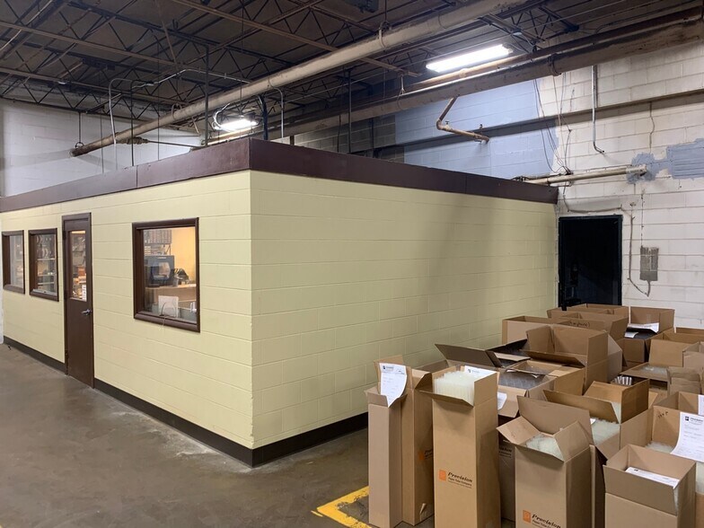 More Photos Of 1031 S Noel Ave, Wheeling Manufacturing For Sale