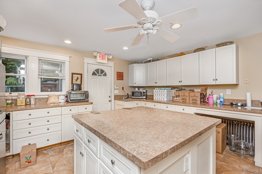 More Photos Of 645 Middle Country Rd, Middle Island Office For Sale