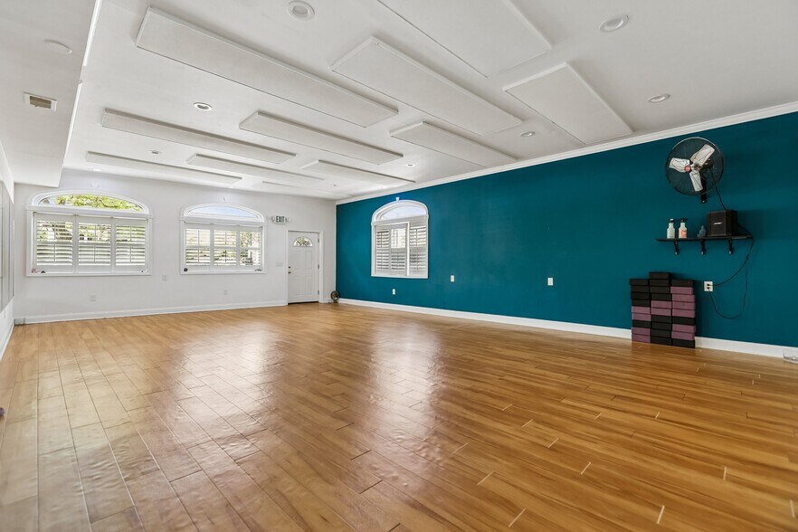 More Photos Of 622 Main St, Avon By The Sea Storefront Retail Residential For Sale