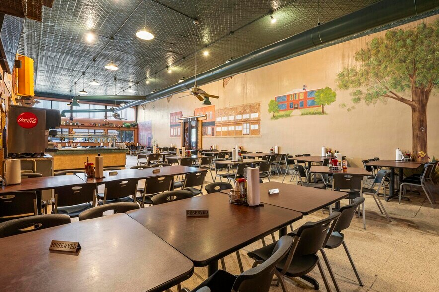 More Photos Of 412-414 Main St, Windom Restaurant For Sale