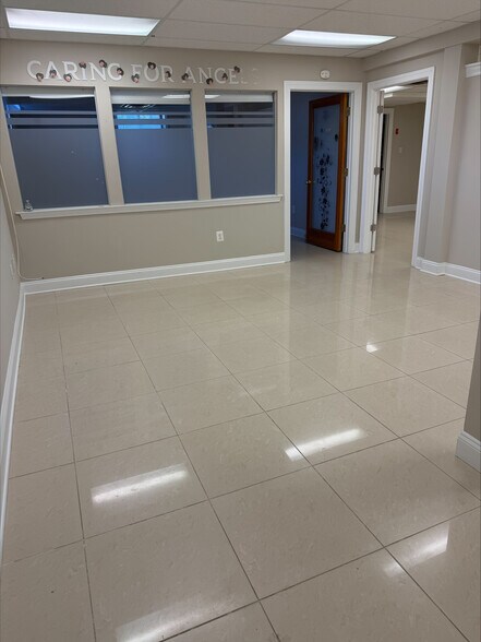 More Photos Of 20 Cambridge Dr, Matawan Medical For Lease