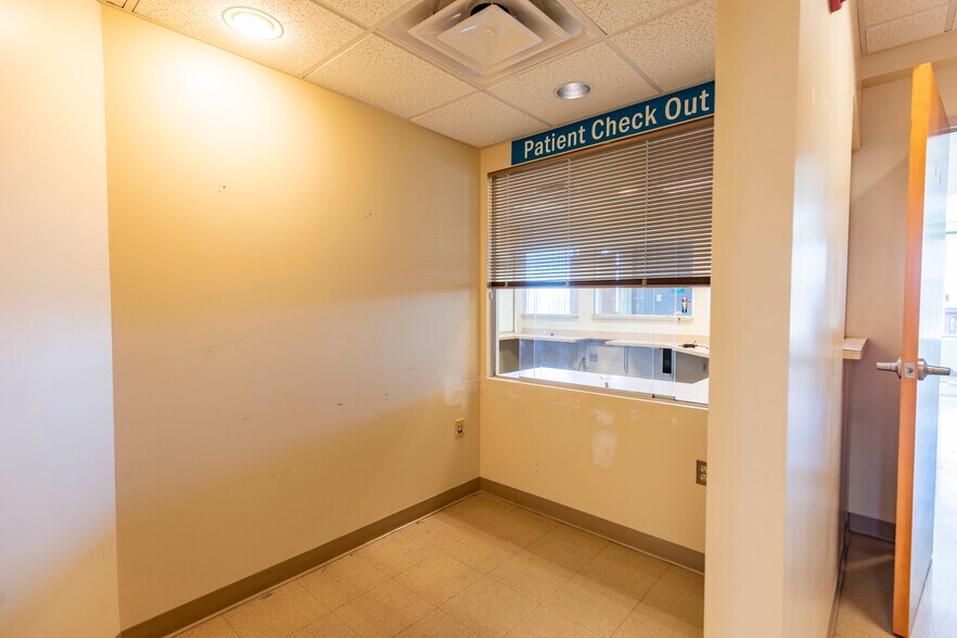 More Photos Of 191 Bedford St, Fall River Medical For Lease
