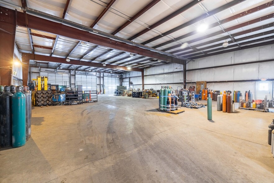 More Photos Of 2025 Eureka Rd, Wyandotte Flex For Sale