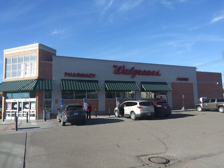 Primary Photo Of 326 W Lincoln Ave, Fergus Falls General Retail For Sale