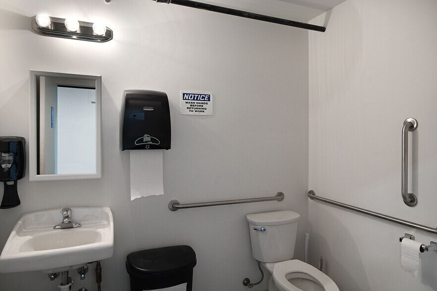 More Photos Of 1106 Airpark Ln, Sandpoint Warehouse For Lease