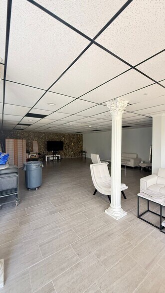 More Photos Of 5051 66th St N, Saint Petersburg Office For Sale