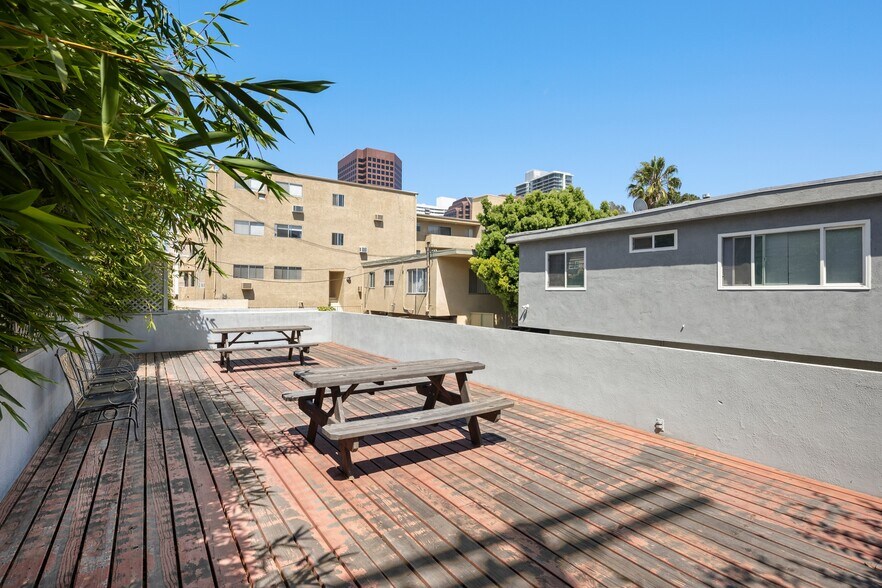 More Photos Of 11921 Goshen Ave, Los Angeles Apartments For Sale