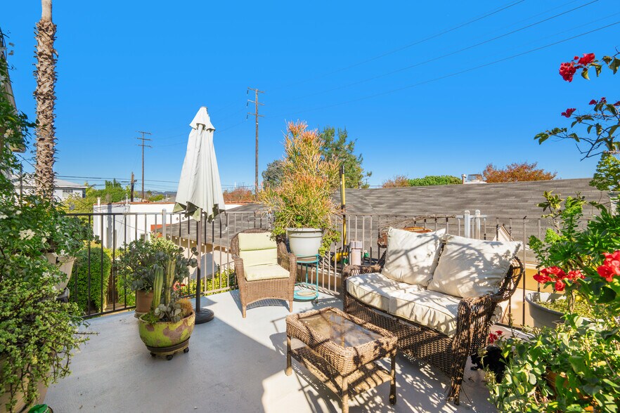 More Photos Of 2332 20th St, Santa Monica Apartments For Sale