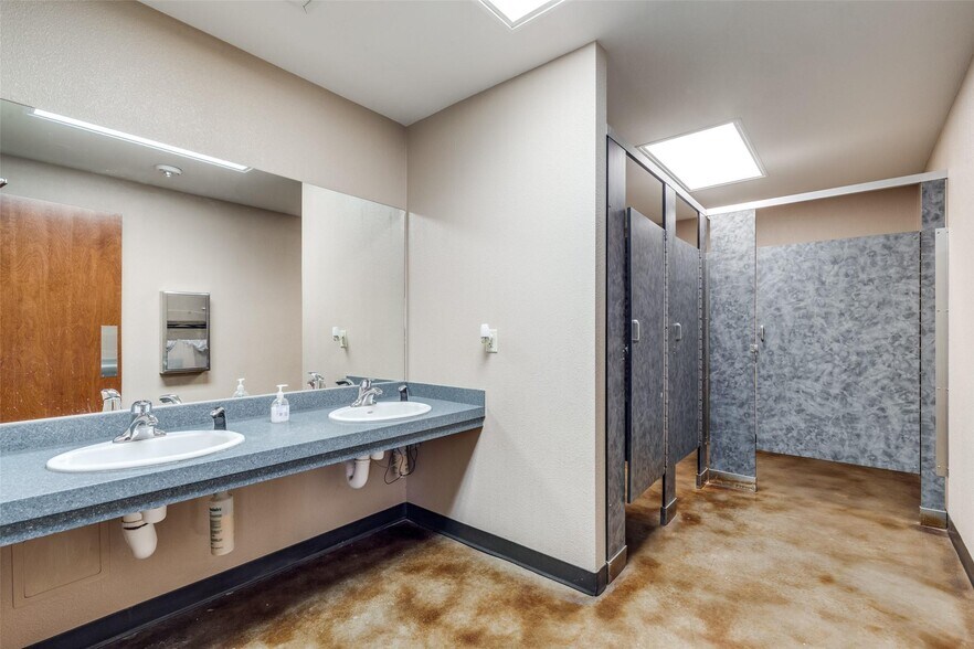 More Photos Of 8568 Stults Rd, Dallas Religious Facility For Sale