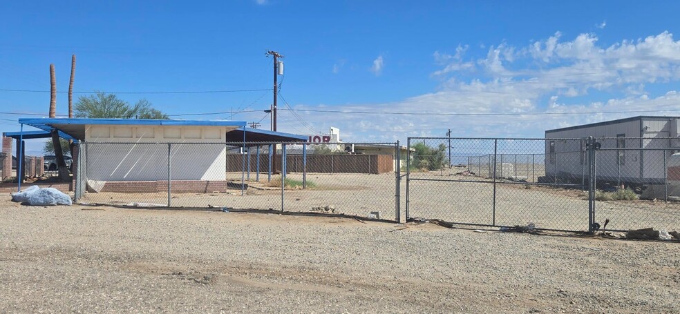 More Photos Of 2096 Center st, Thermal General Retail For Sale