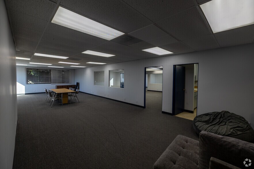 More Photos Of 314 N Wilmington Blvd & 915 W C St, Wilmington Industrial For Sale