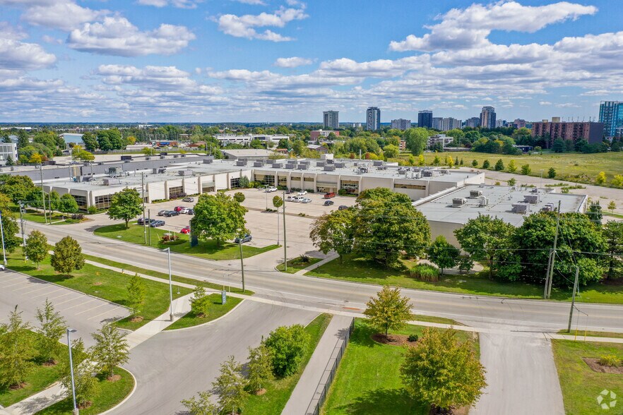 More Photos Of 440 Phillip St, Waterloo Flex For Lease