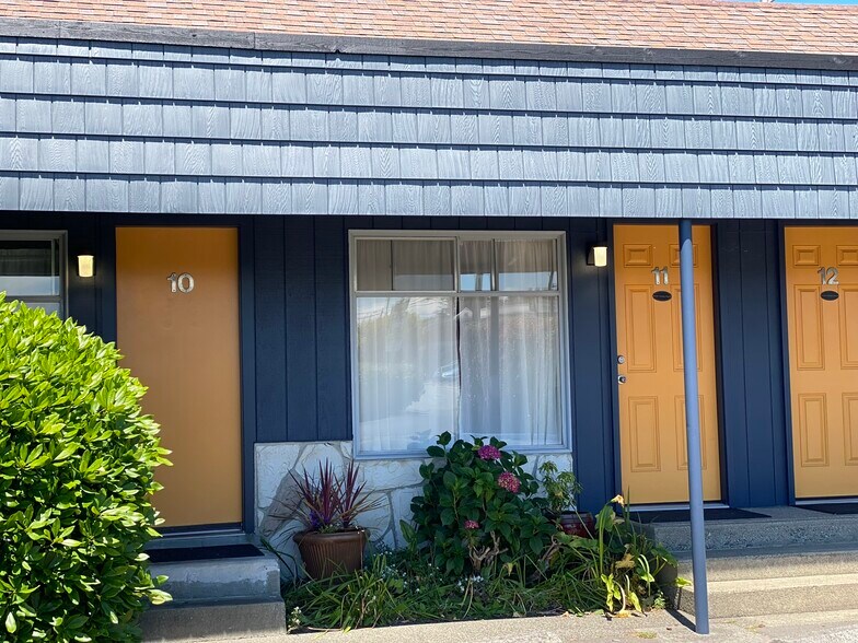 More Photos Of 940 Oregon Ave SE, Bandon Hotel For Sale