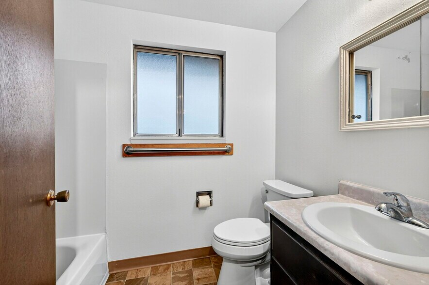 More Photos Of 17170 Beers Ave, Sandy Multifamily For Sale