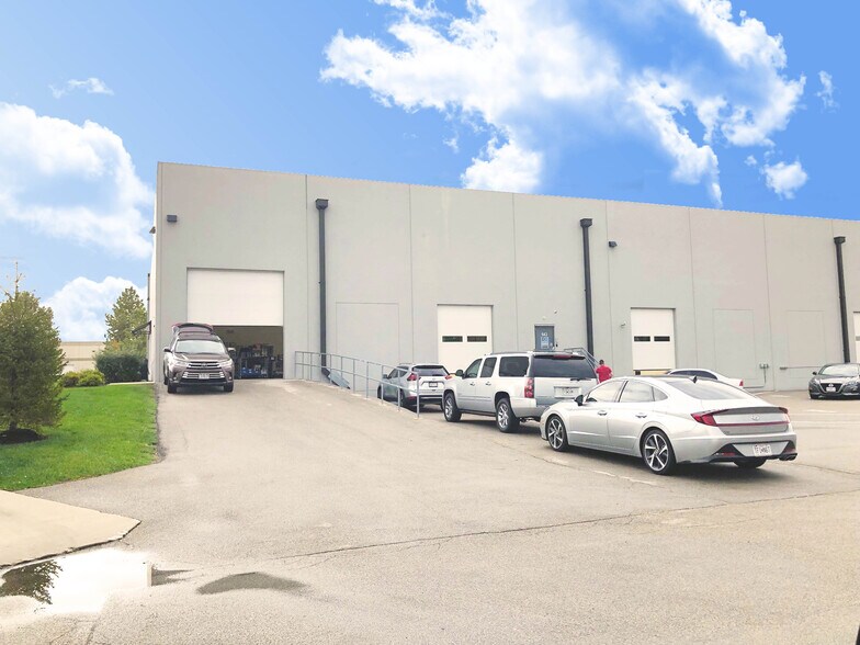 More Photos Of 633-645 Spirit Valley Central Dr, Chesterfield Warehouse For Sale