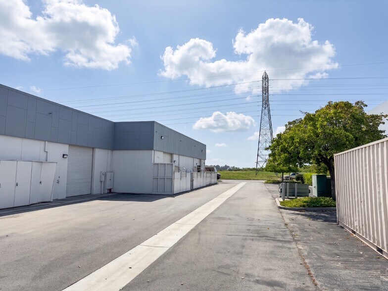 More Photos Of 2962 Seaborg Ave, Ventura Warehouse For Sale