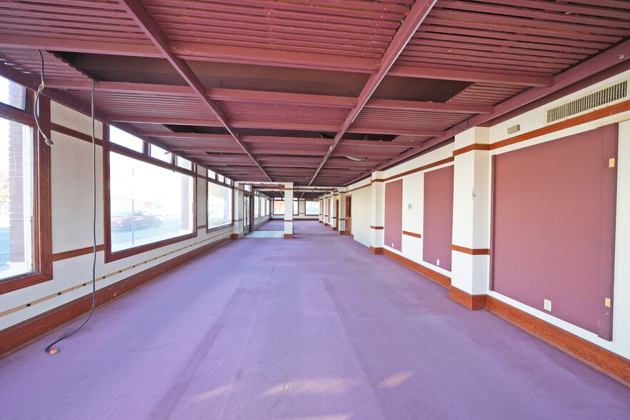 More Photos Of 104 W Yakima Ave, Yakima General Retail For Lease