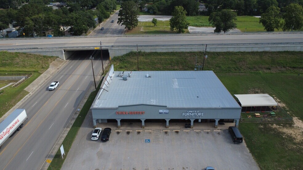 More Photos Of 230 Moody Rd, Sealy Freestanding For Lease