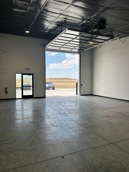 More Photos Of 23911 Southwest St, Waterloo Light Manufacturing For Lease