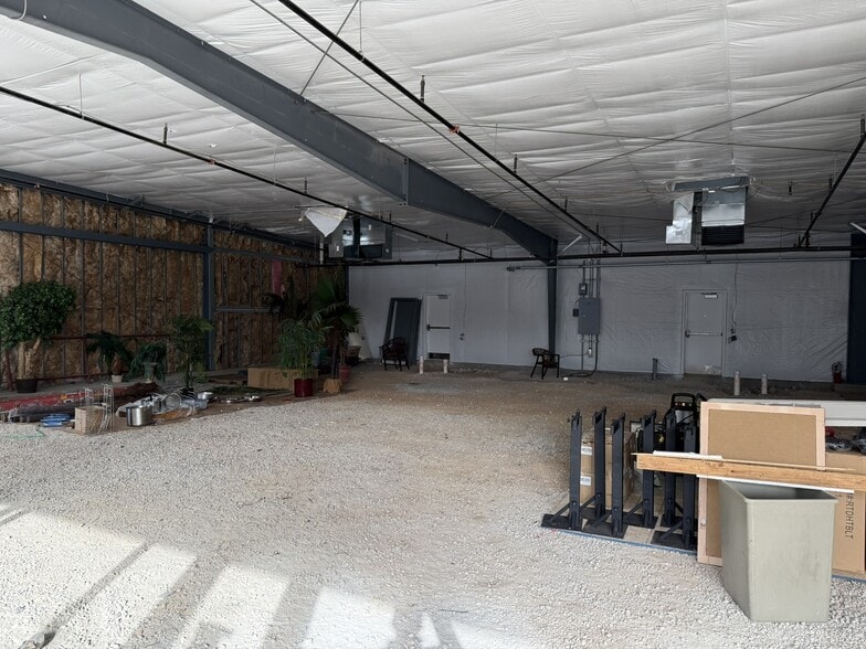 More Photos Of 2515 S Campbell Ave, Springfield General Retail For Lease