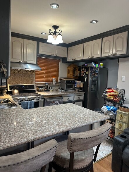 More Photos Of 5850 W Olympic Blvd, Los Angeles Hotel For Sale