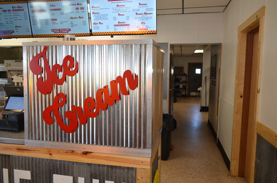 More Photos Of 139 Green St, Bushnell Freestanding For Sale