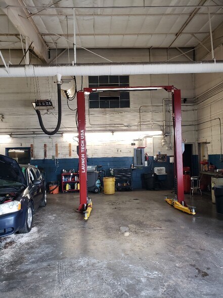 More Photos Of 7800 W Colfax Ave, Lakewood Auto Repair For Sale