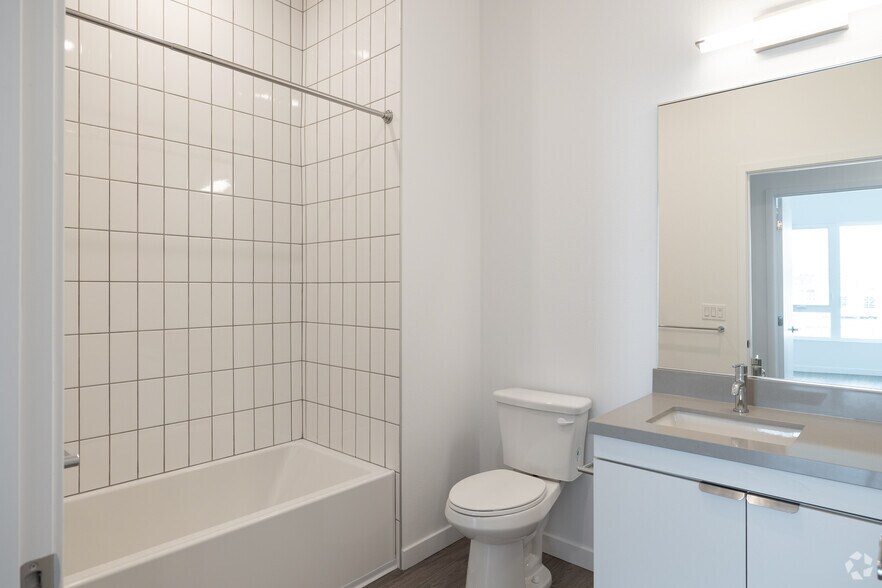 More Photos Of 107 S Hewitt St, Los Angeles Apartments For Lease