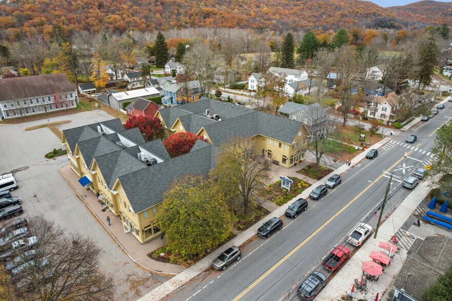 More Photos Of 25 N Main St, Kent Storefront Retail Office For Lease