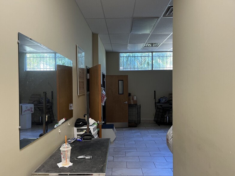 More Photos Of 1343 Lane Ave S, Jacksonville Veterinarian Kennel For Sale
