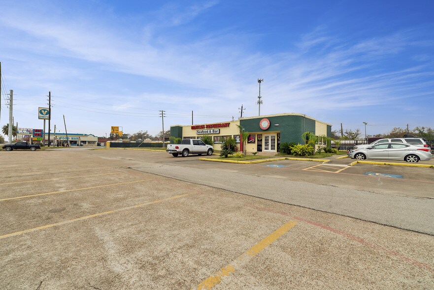 More Photos Of 17009 East Fwy, Channelview General Retail For Sale