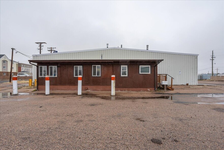Primary Photo Of 2302 W Lincolnway, Cheyenne Light Manufacturing For Sale