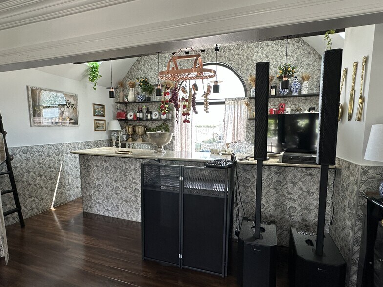 More Photos Of 141 Mansion Ave, Staten Island Restaurant For Sale