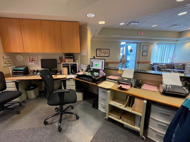 More Photos Of 5151 Gateway Blvd, Flint Medical For Sale