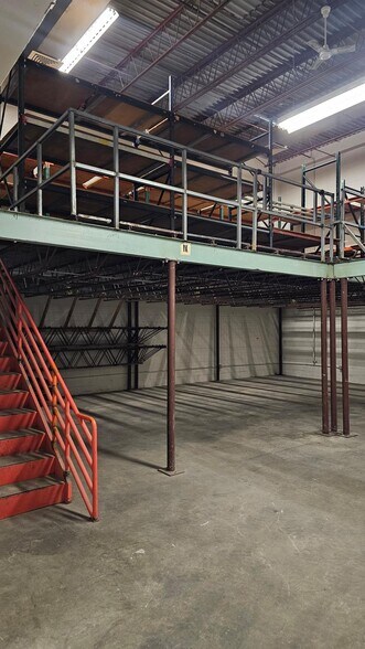 More Photos Of 1372 Main St, Coventry Warehouse For Lease