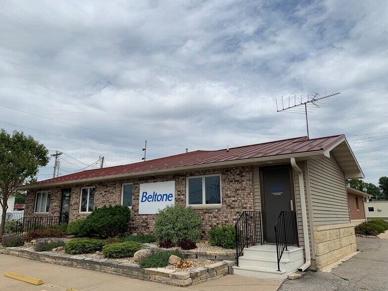 More Photos Of 300 Rock Island Rd, Oelwein Office For Lease