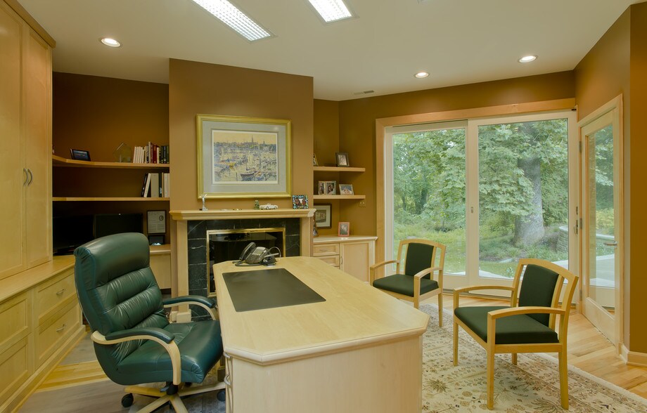 More Photos Of 10829 Falls Rd, Lutherville Timonium Office For Sale