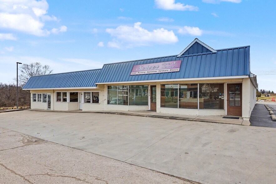 More Photos Of 9420-9424 MO-100, New Haven General Retail For Sale