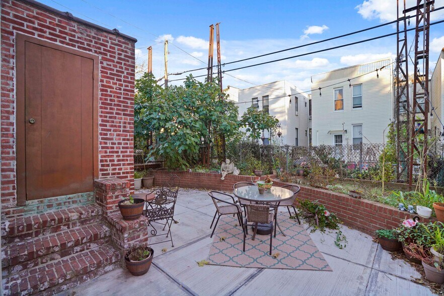 More Photos Of 1920 Palmetto St, Ridgewood Dormitory For Sale